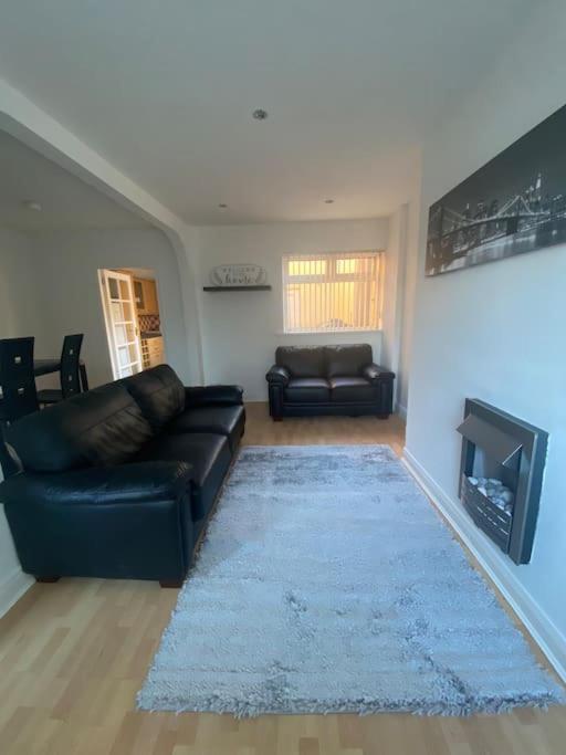 Modern Two Bed House Close To City Centre 贝尔法斯特 外观 照片