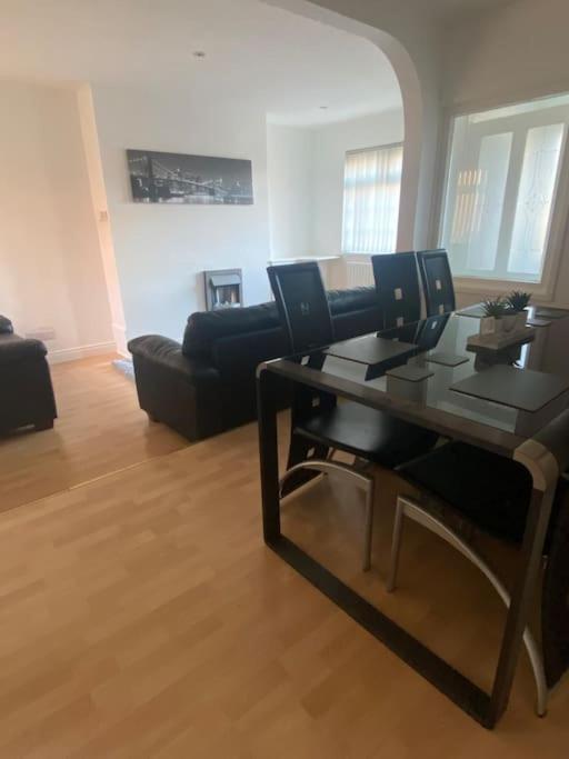 Modern Two Bed House Close To City Centre 贝尔法斯特 外观 照片
